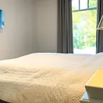 Baltischer Hof 42 *